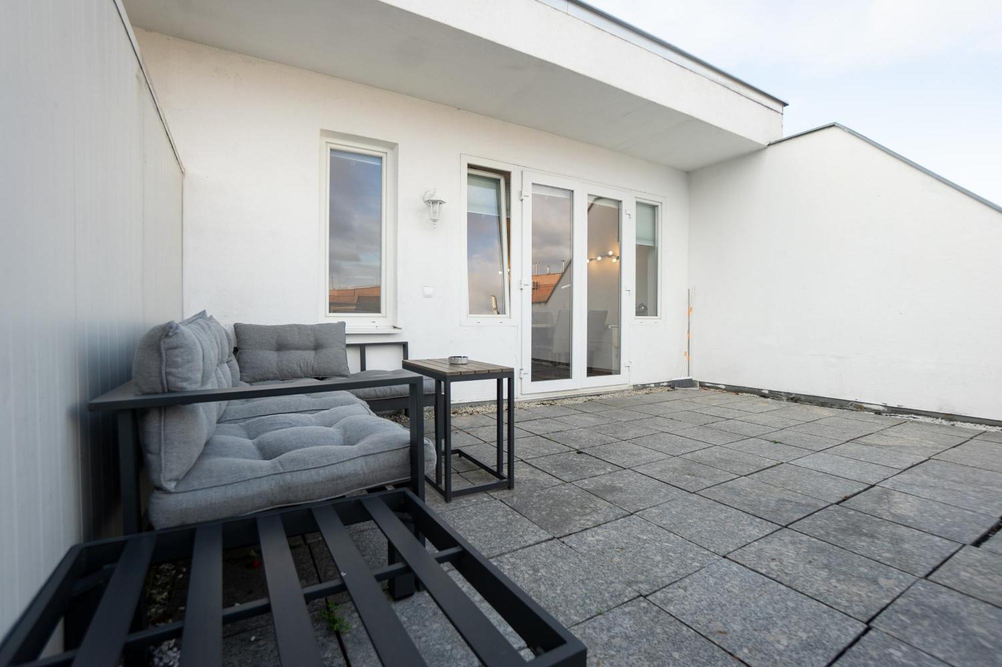 Apartment With A Private Terrace Located Right Near Belvedere Castle, 15 Minutes Away From Stephansdom Wenen Buitenkant foto