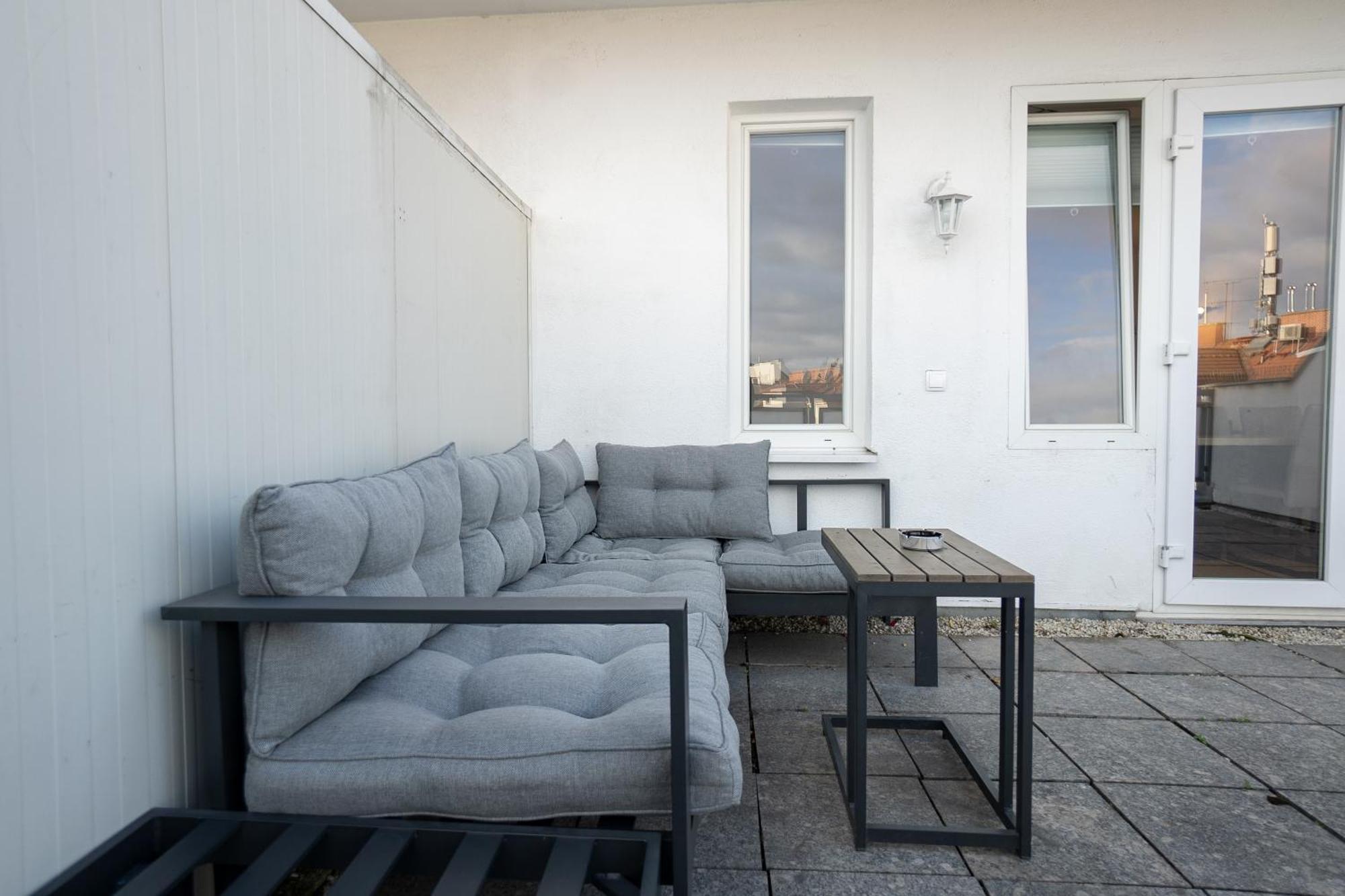 Apartment With A Private Terrace Located Right Near Belvedere Castle, 15 Minutes Away From Stephansdom Wenen Buitenkant foto