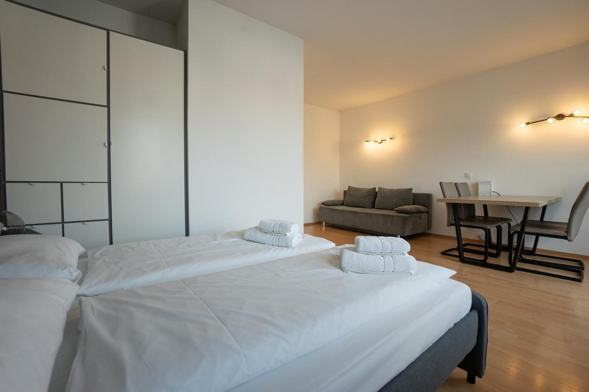 Apartment With A Private Terrace Located Right Near Belvedere Castle, 15 Minutes Away From Stephansdom Wenen Buitenkant foto