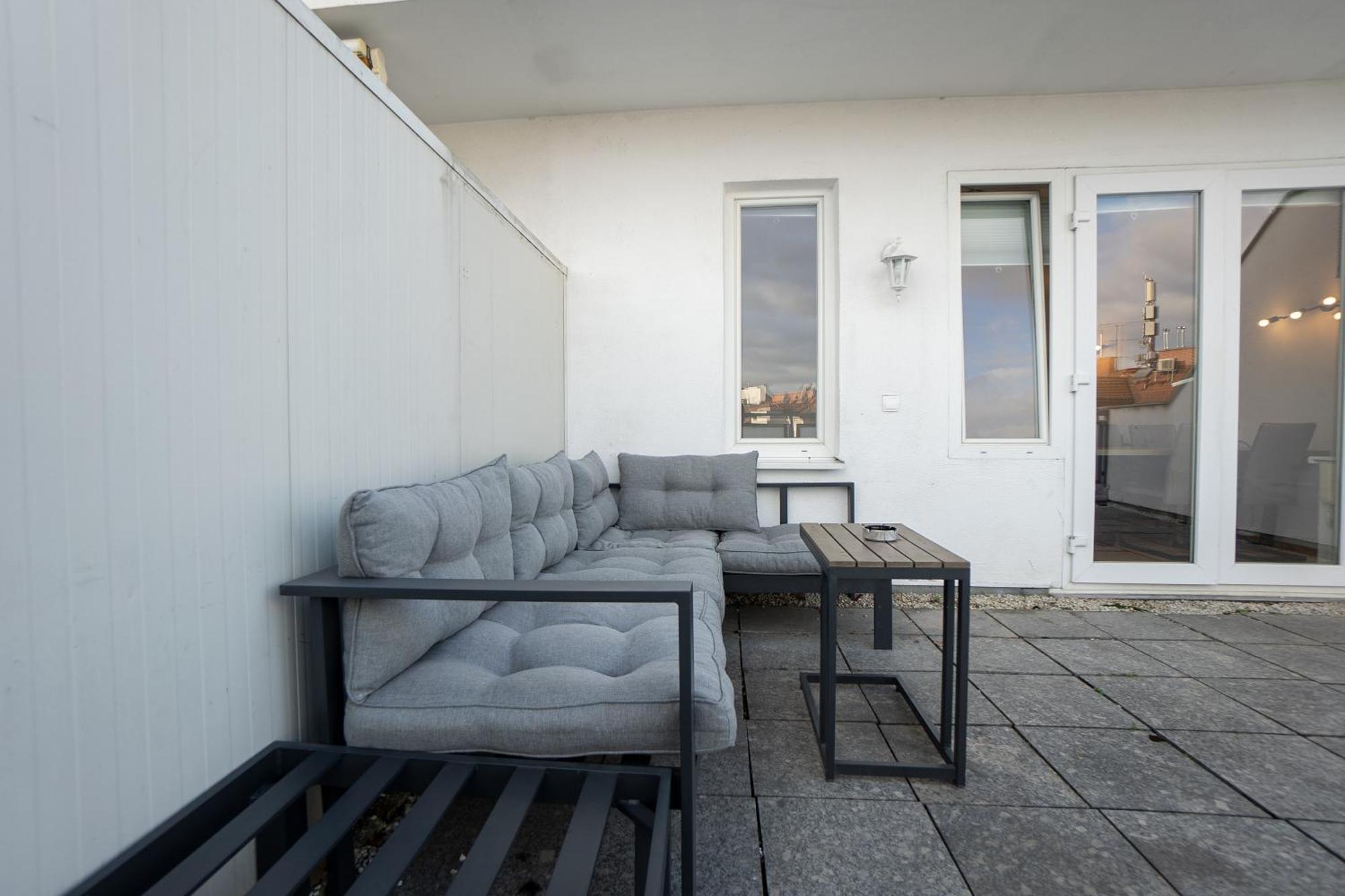 Apartment With A Private Terrace Located Right Near Belvedere Castle, 15 Minutes Away From Stephansdom Wenen Buitenkant foto