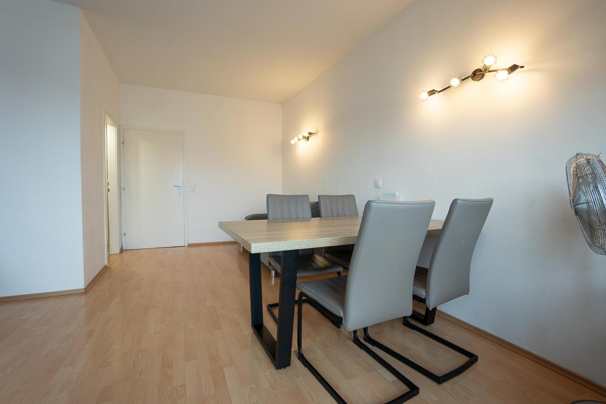 Apartment With A Private Terrace Located Right Near Belvedere Castle, 15 Minutes Away From Stephansdom Wenen Buitenkant foto