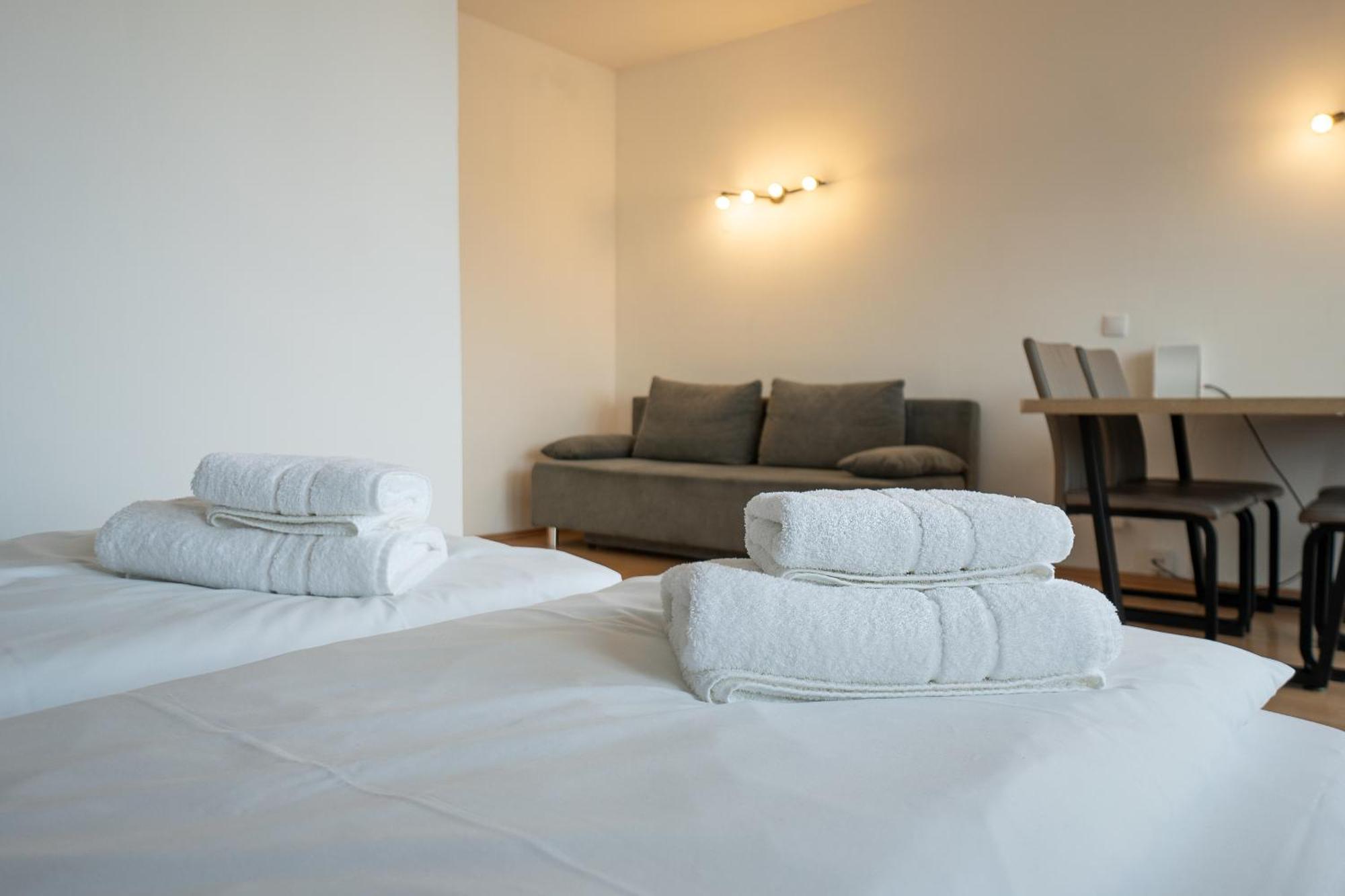 Apartment With A Private Terrace Located Right Near Belvedere Castle, 15 Minutes Away From Stephansdom Wenen Buitenkant foto